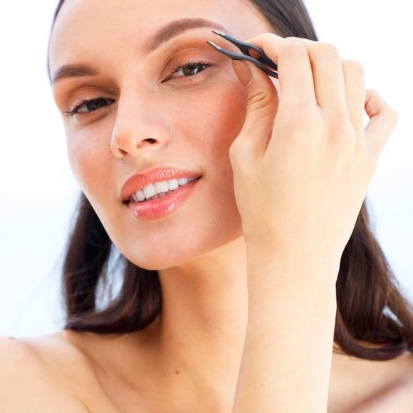 Chella Slant Tip Tweezers - Picture 4 of 5